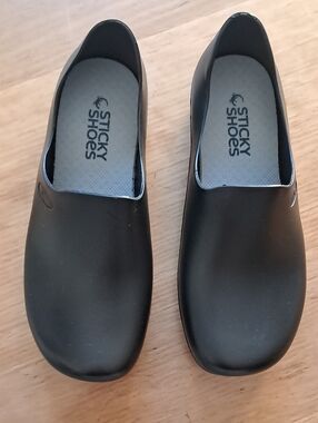 Sticky Shoes Slip-On Water-Resistant Clogs Black Size USA 7.5 EUR 38